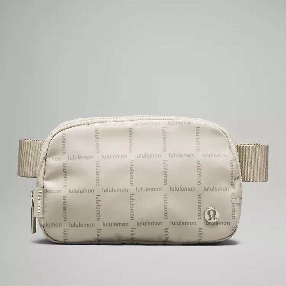 Lululemon Everywhere Belt Bag